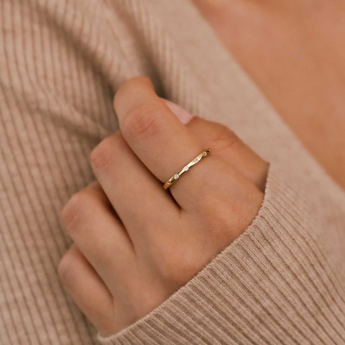 Tiny Stapelring mit Lünettenfassung