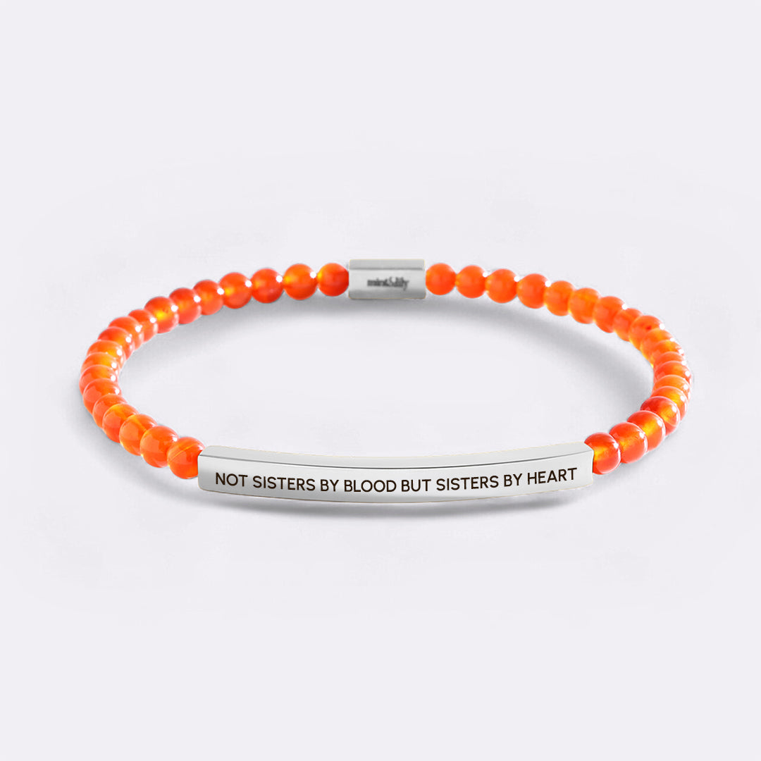 Nicht blutsverwandt, aber Schwestern im Herzen – Perlenarmband mit Inspiration