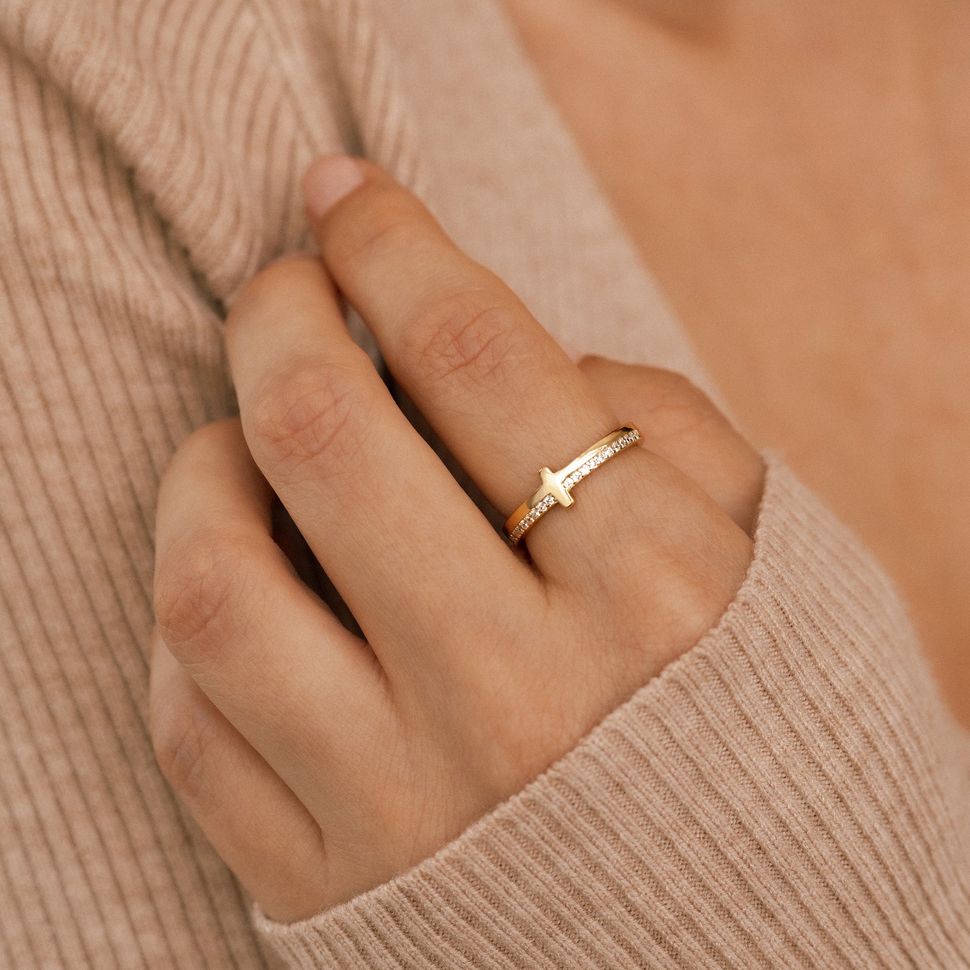 Lass Gott die Kontrolle haben Goldenes Kreuz Ring