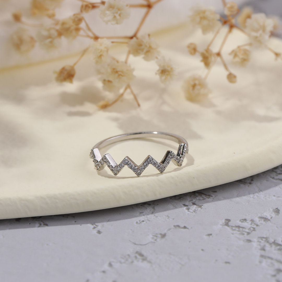 Anello Zigzag Alti e Bassi
