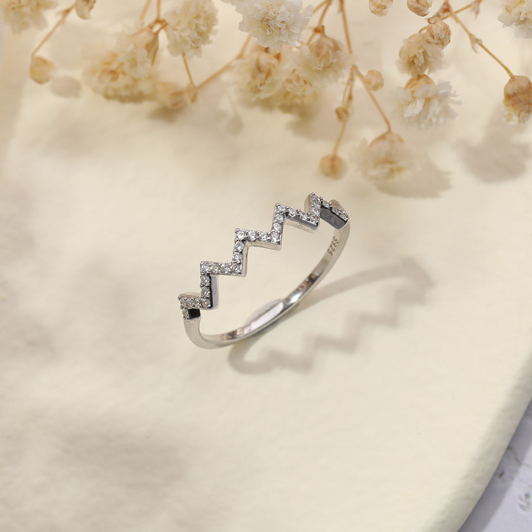 Anello Zigzag Alti e Bassi