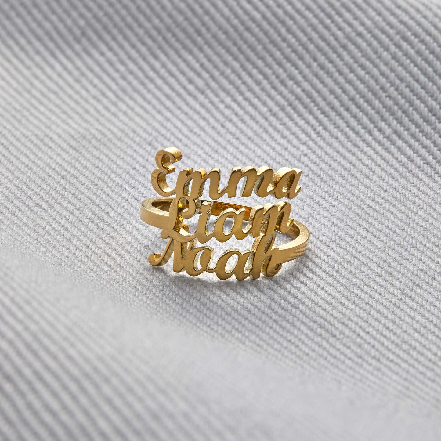 Anello con tre nomi