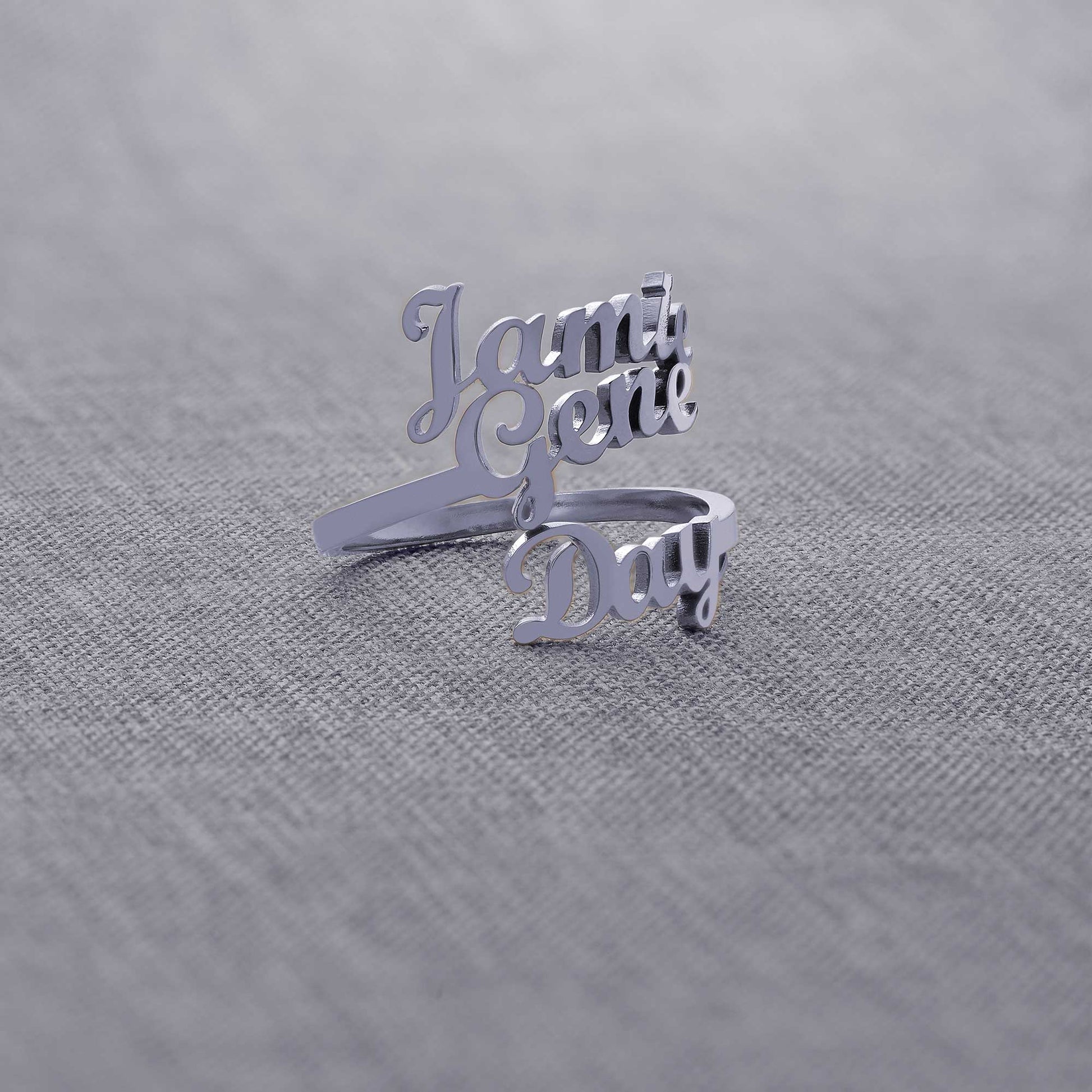Anello con tre nomi