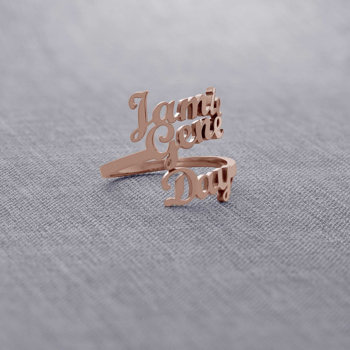 Anello con tre nomi