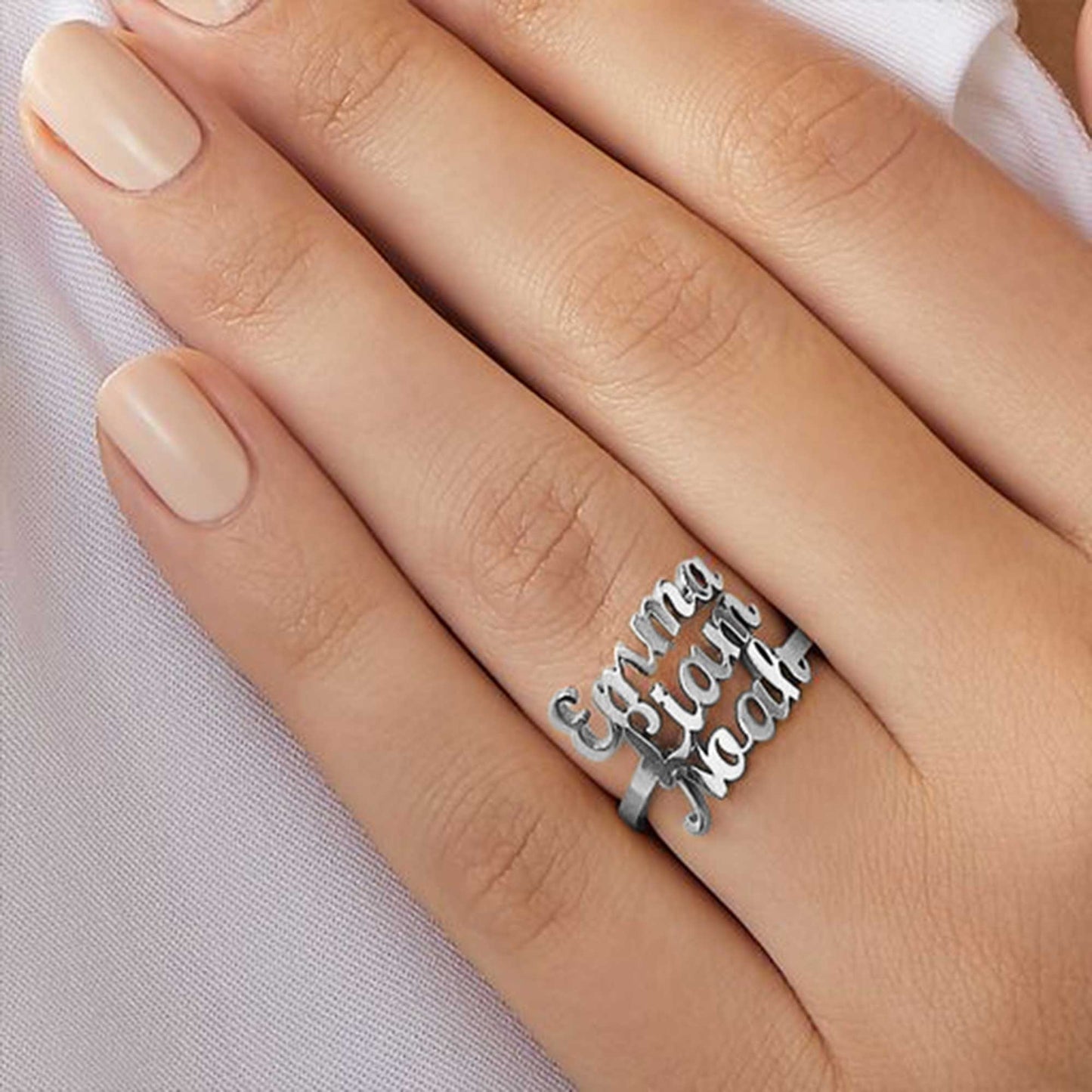 Anello con tre nomi