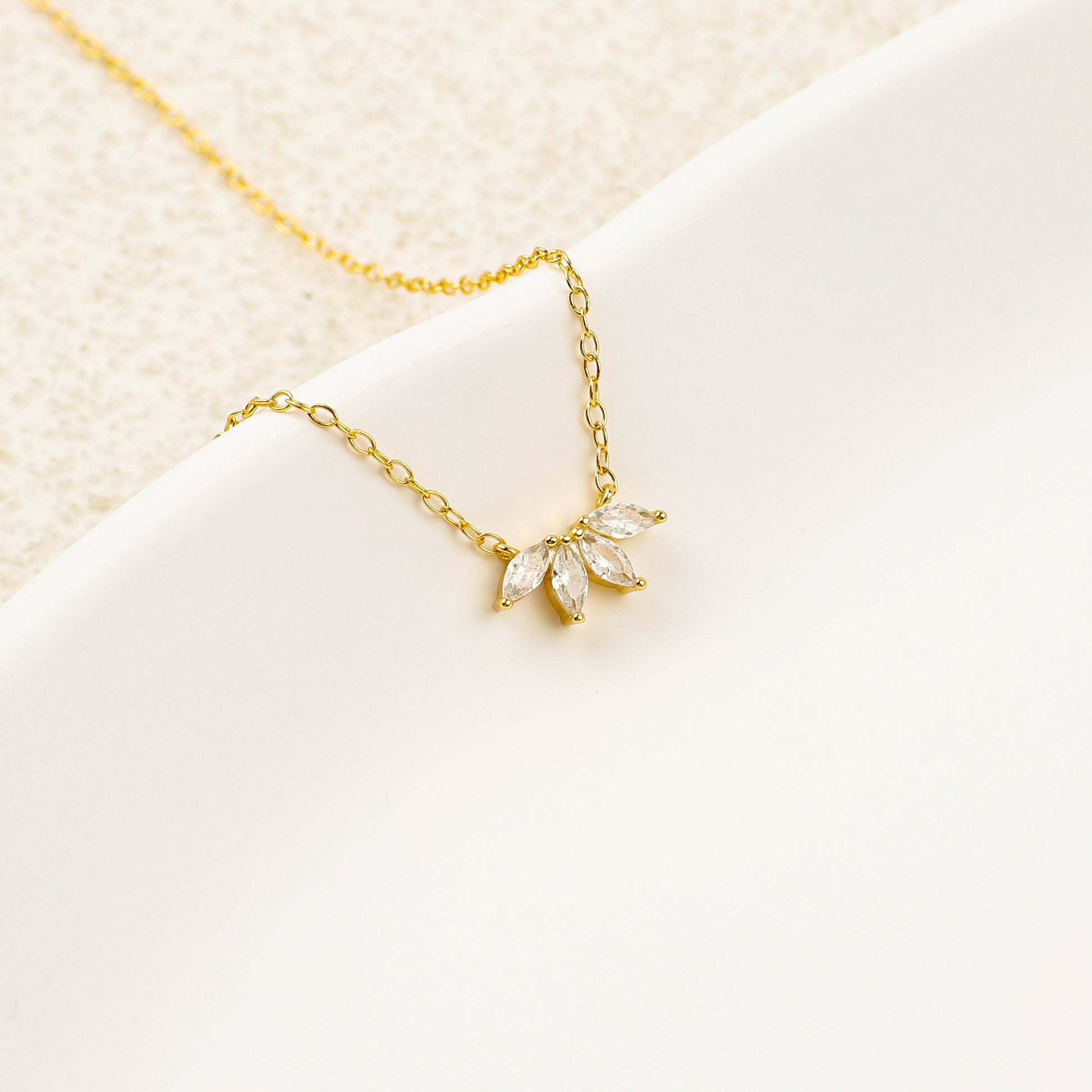 Collier mit Marquiseschliff-Diamanten