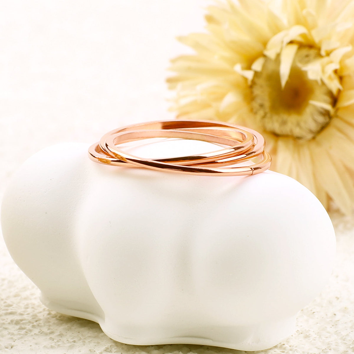 Zierlicher ineinandergreifender Fidget-Ring