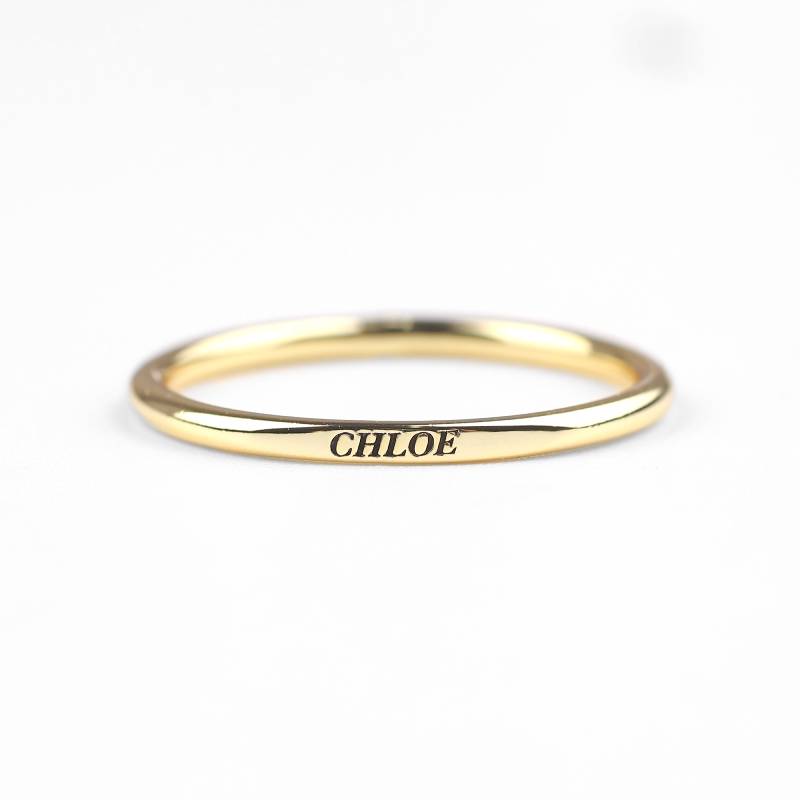 Anello Piatto Super Piccolo in Argento Sterling con Nome Impilabile