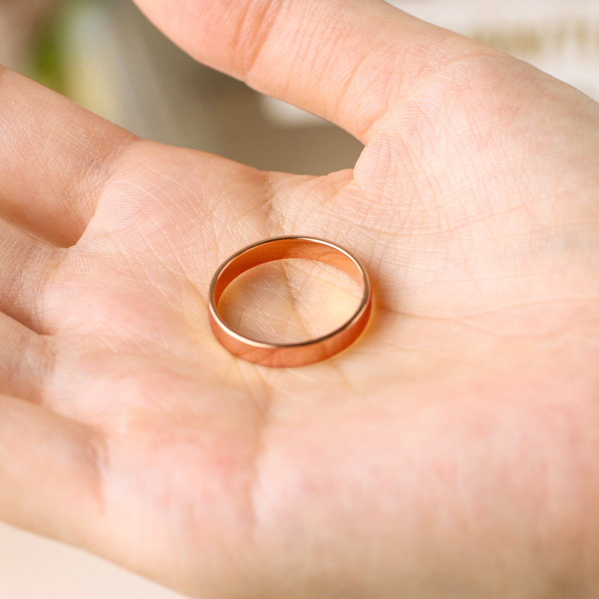 The Timeless Band Ring in rose gold tone
