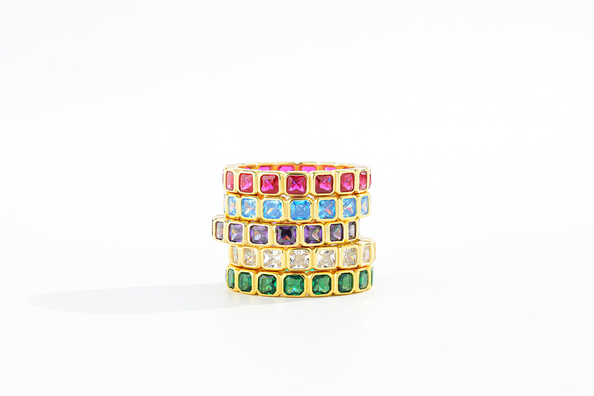 Smaragdgeschliffener Geburtsstein-Eternity-Ring