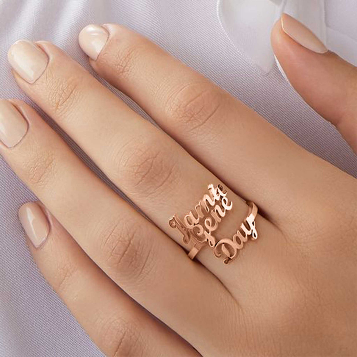 Anello con tre nomi
