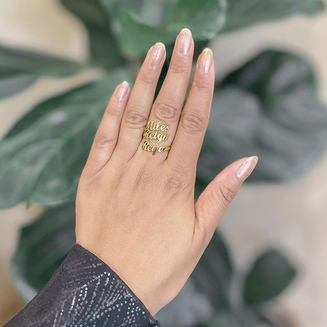Anello con tre nomi