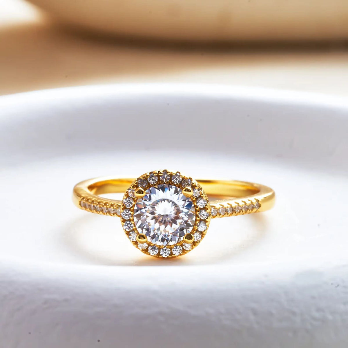 Halo Luxe Oro Solitaire Ring in gold tone