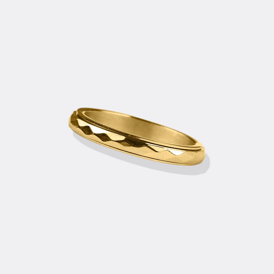 Zierlicher gehämmerter Ring mit Drehfunktion