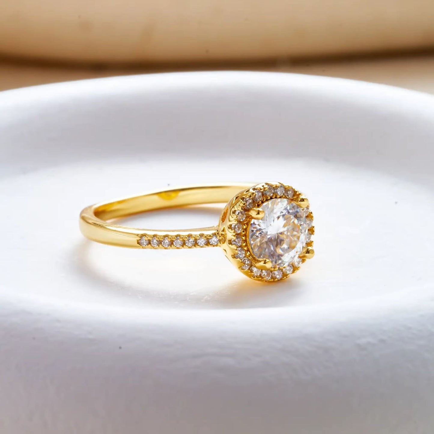 Halo Luxe Oro Solitaire Ring in gold tone