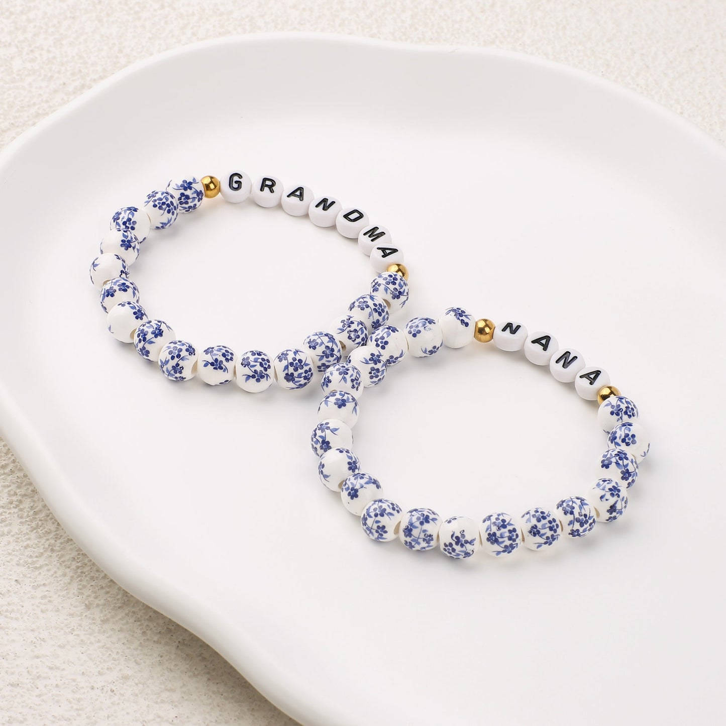 Blaues Armband mit Perlen und Blumen aus Porzellan für Mama und Oma