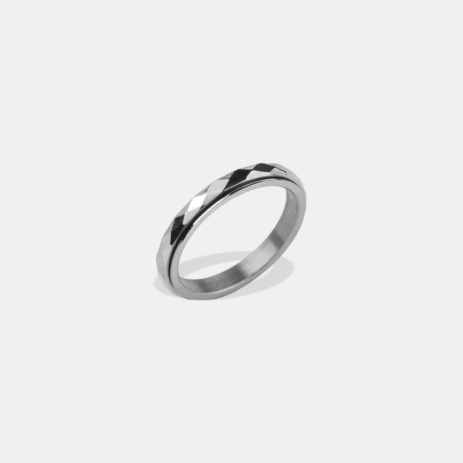 Zierlicher gehämmerter Ring mit Drehfunktion
