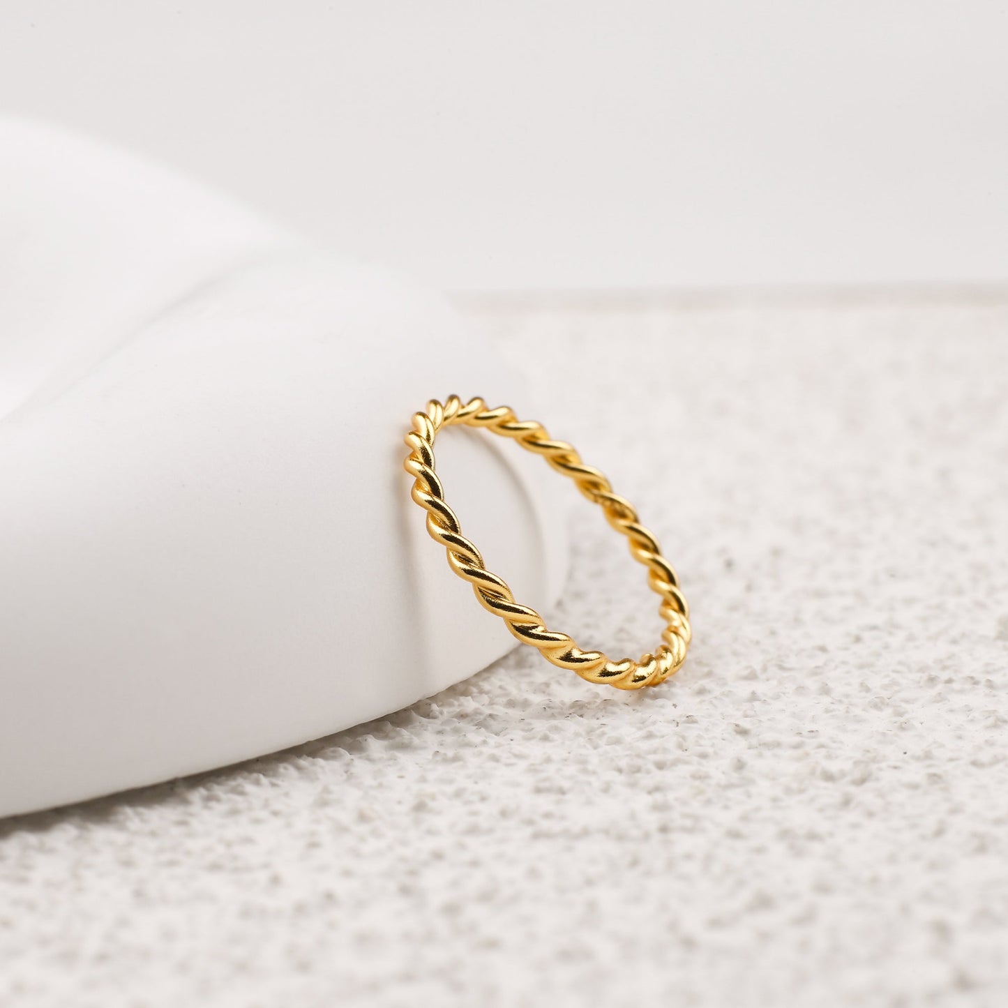 Zarter geflochtener Stapelring
