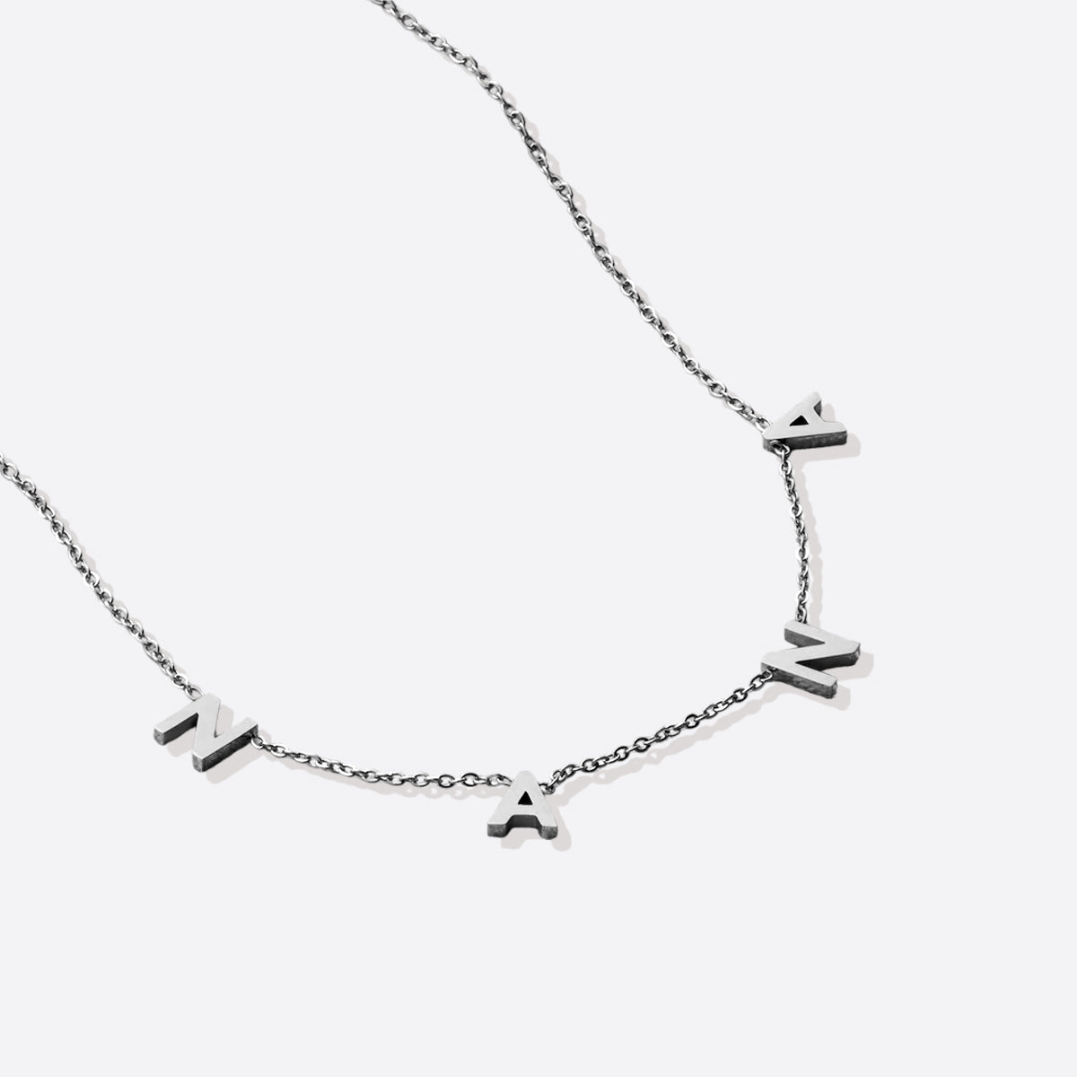 La collana con lettera NANA