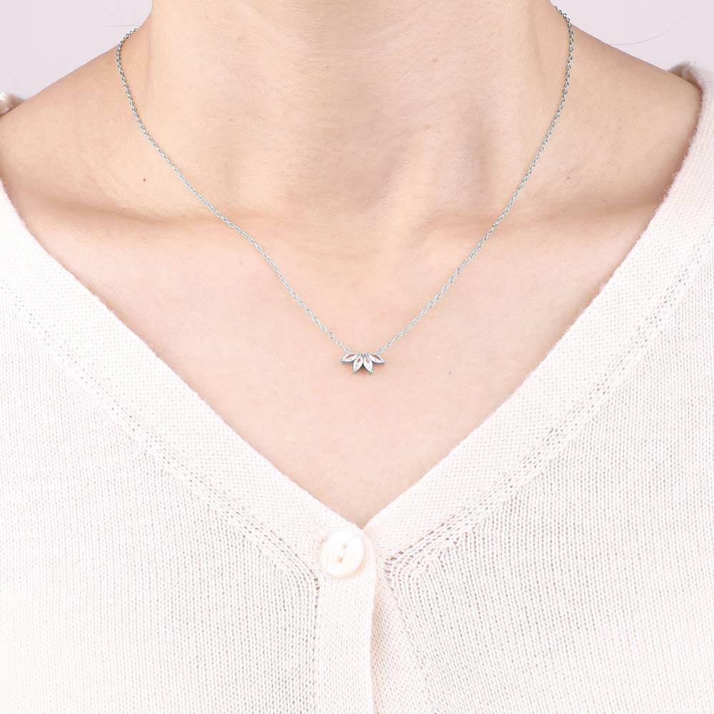 Collier mit Marquiseschliff-Diamanten