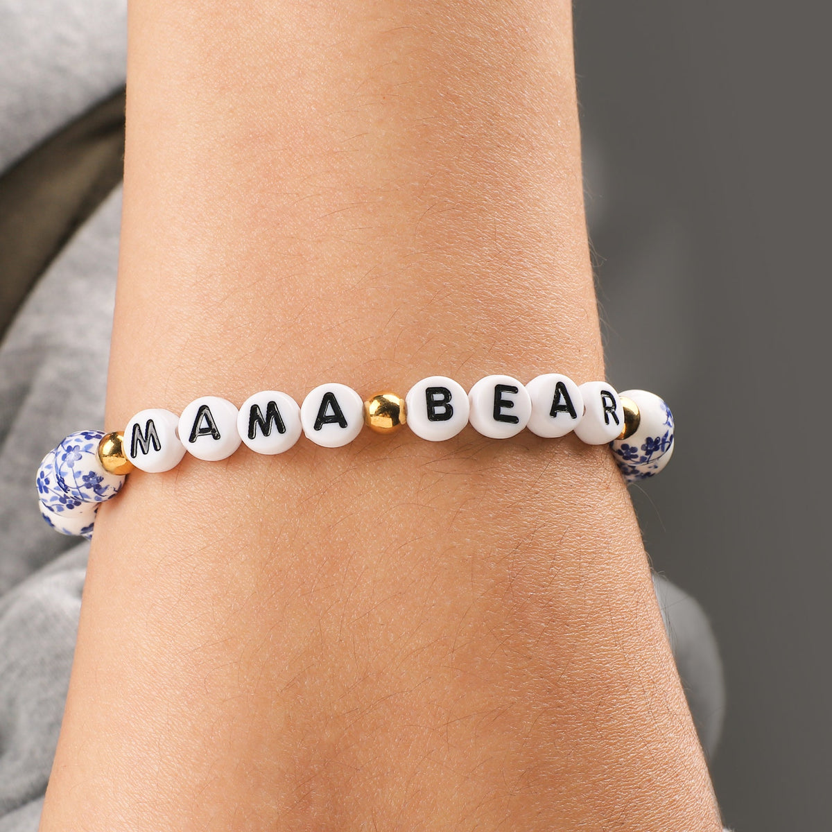 Blaues Armband mit Perlen und Blumen aus Porzellan für Mama und Oma