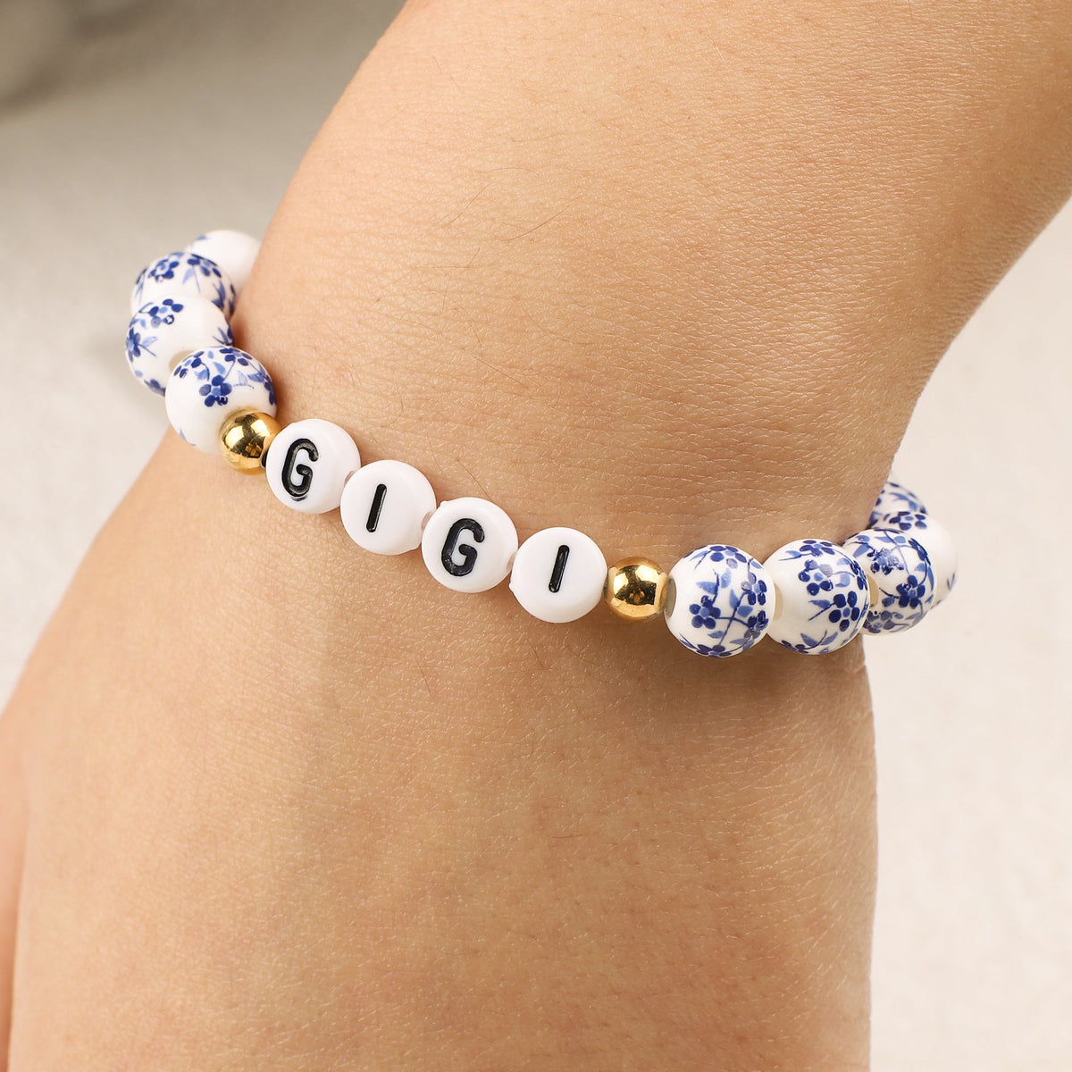 Blaues Armband mit Perlen und Blumen aus Porzellan für Mama und Oma