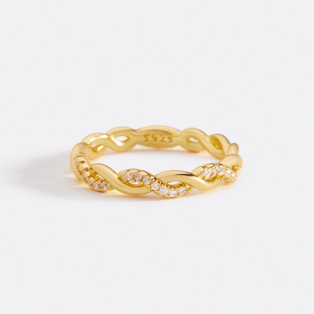 Zierlicher Stapelring mit Pavé-Twist