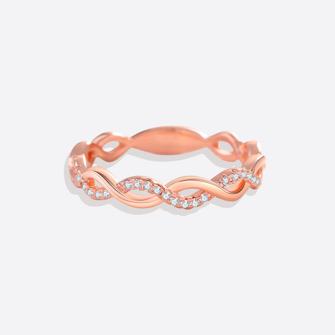 Zierlicher Stapelring mit Pavé-Twist