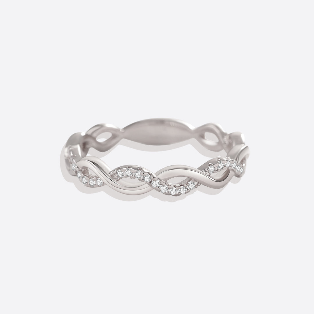 Zierlicher Stapelring mit Pavé-Twist