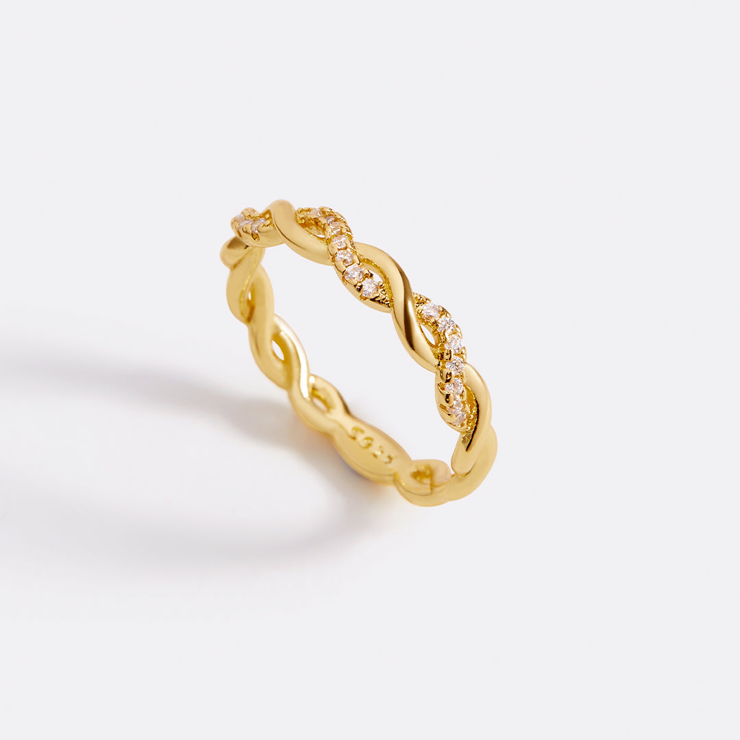 Zierlicher Stapelring mit Pavé-Twist