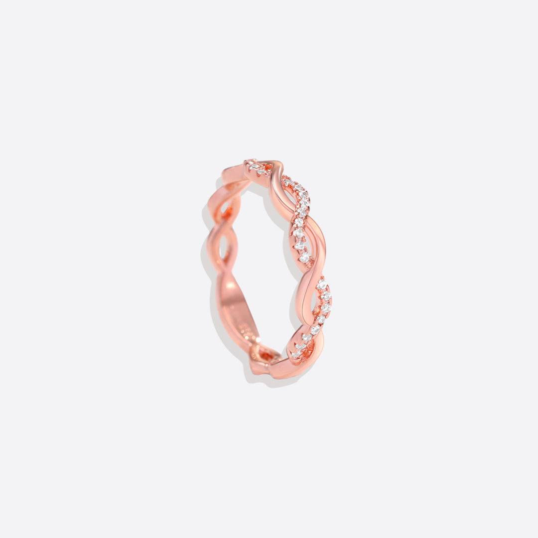Zierlicher Stapelring mit Pavé-Twist