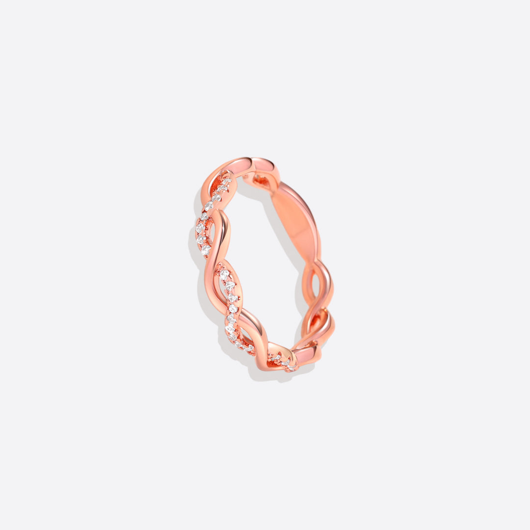 Zierlicher Stapelring mit Pavé-Twist
