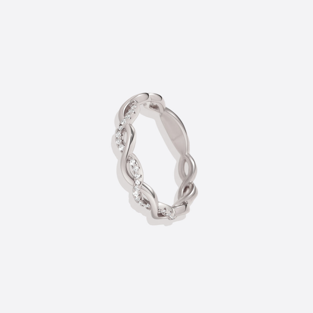 Zierlicher Stapelring mit Pavé-Twist