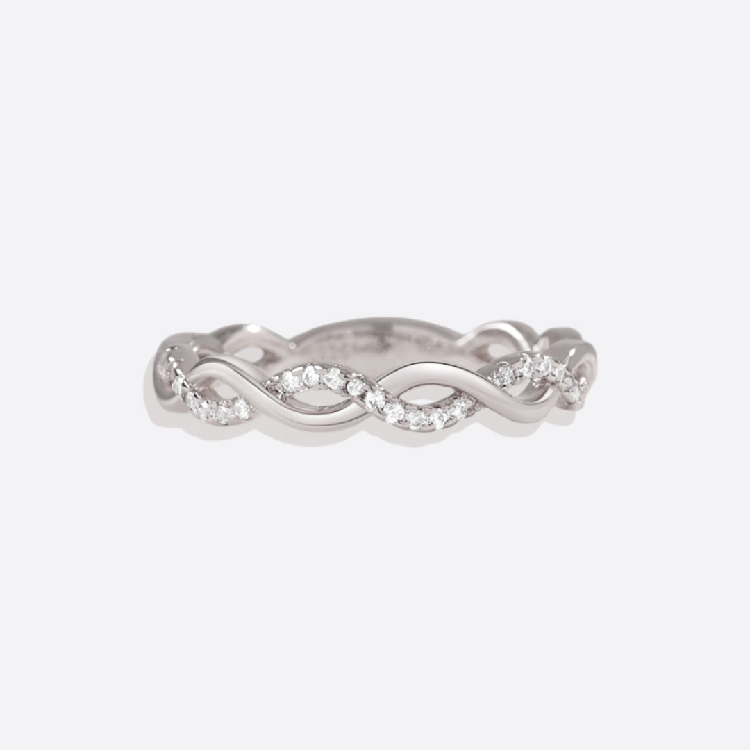 Zierlicher Stapelring mit Pavé-Twist
