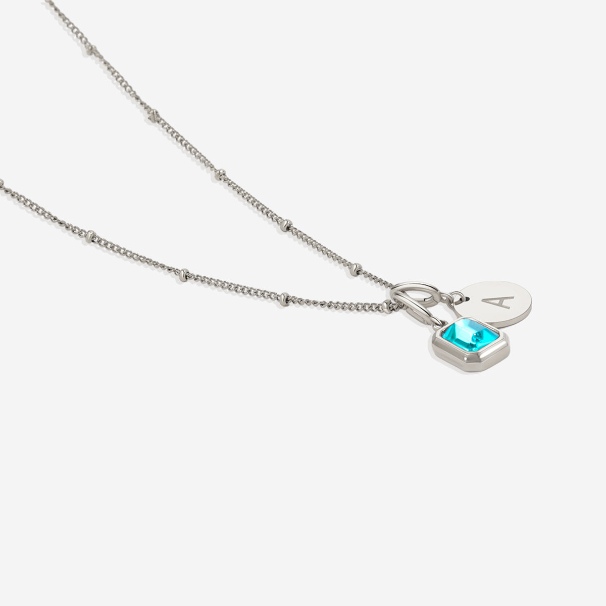 Collana con baguette, pietra portafortuna e iniziale