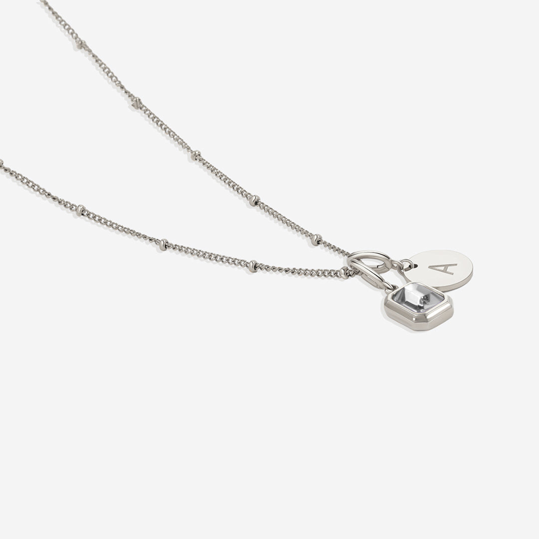 Collana con baguette, pietra portafortuna e iniziale