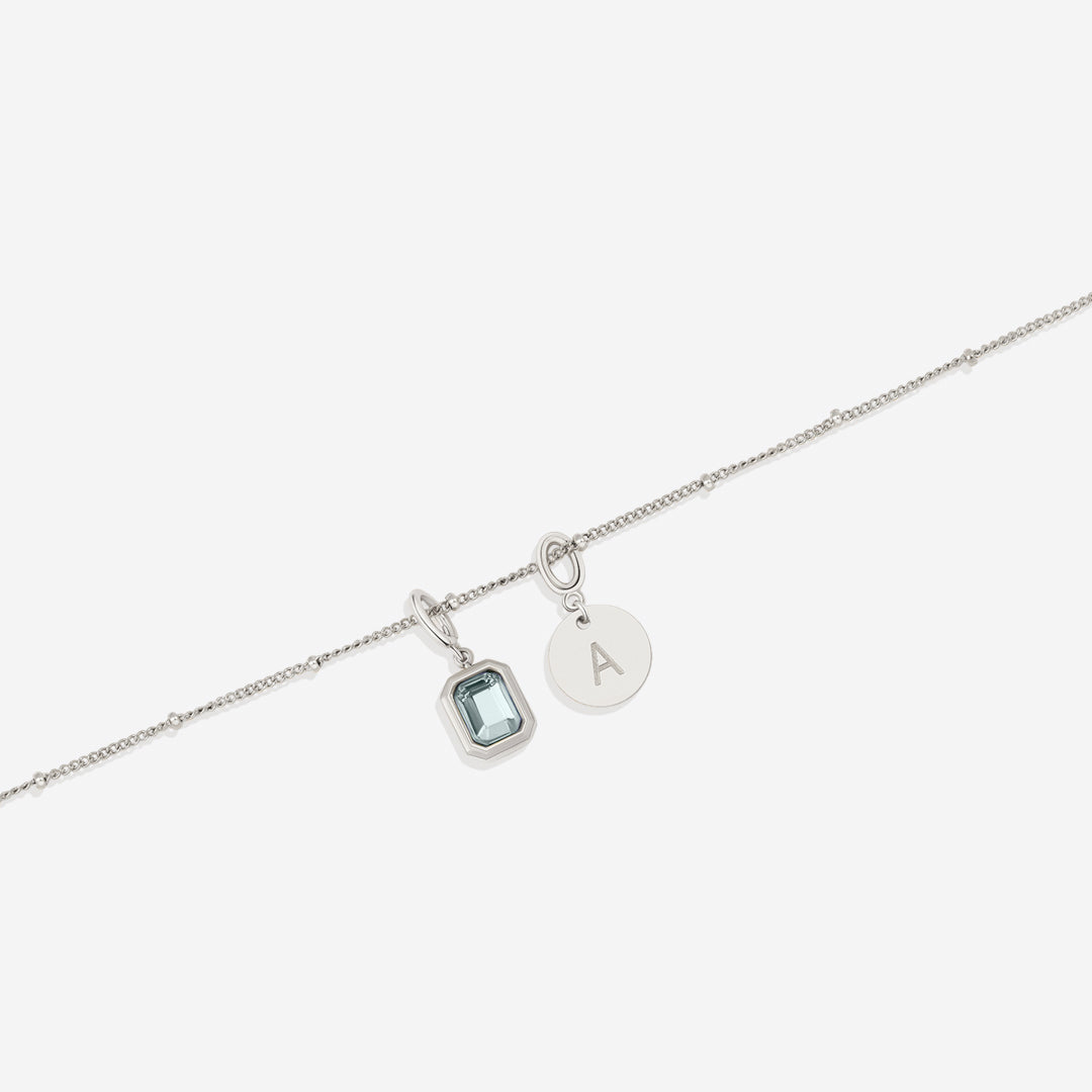 Collana con baguette, pietra portafortuna e iniziale