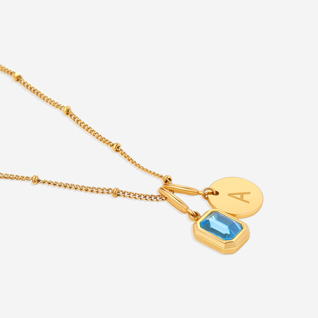 Collana con baguette, pietra portafortuna e iniziale