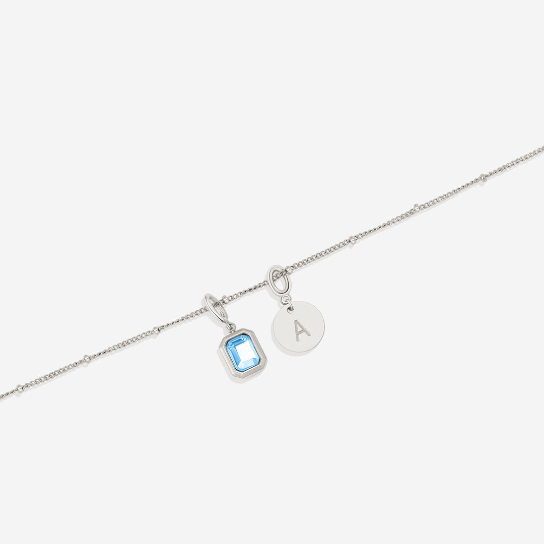Collana con baguette, pietra portafortuna e iniziale