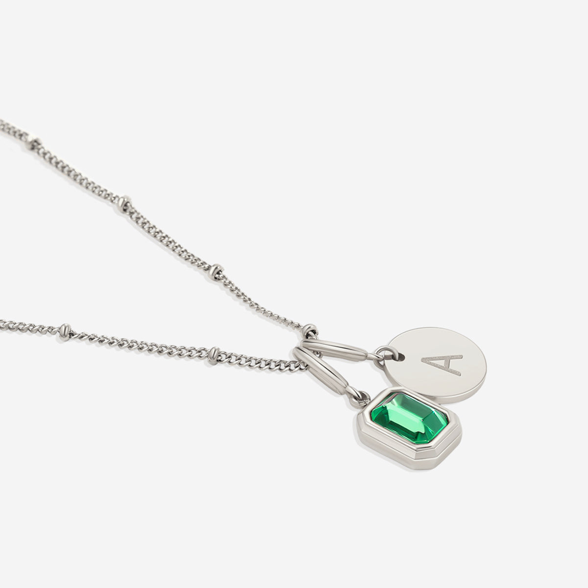 Collana con baguette, pietra portafortuna e iniziale