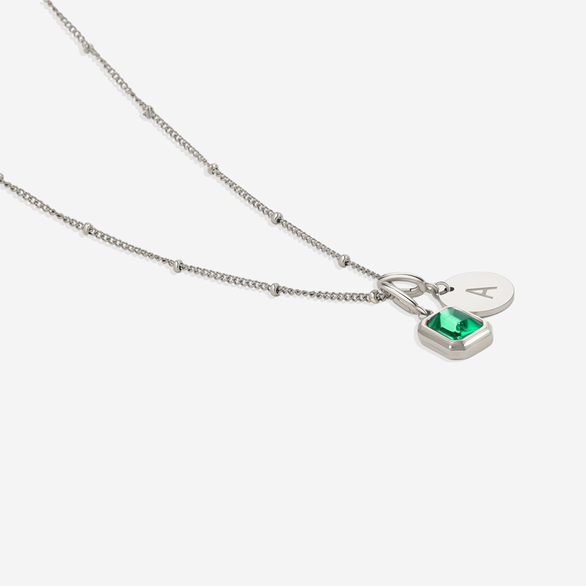 Collana con baguette, pietra portafortuna e iniziale