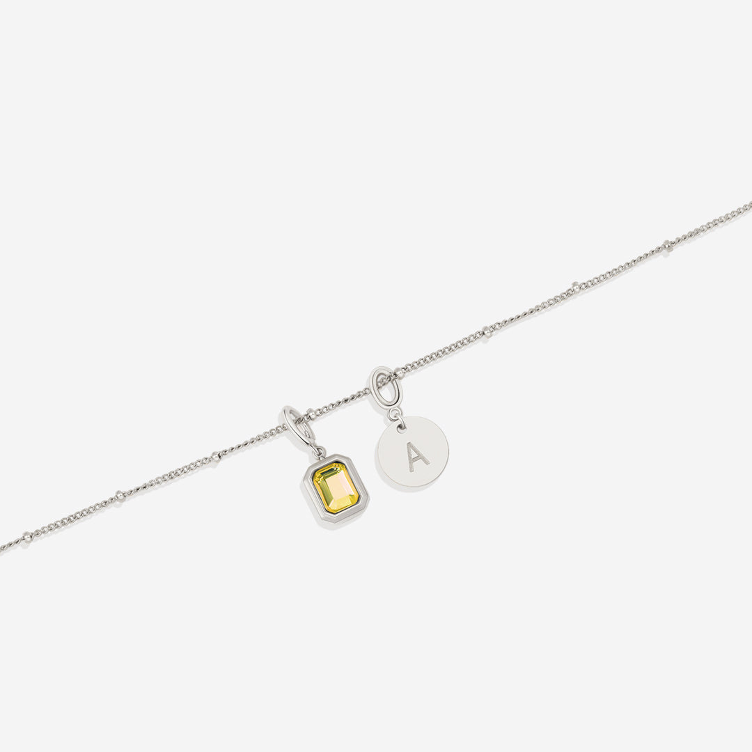 Collana con baguette, pietra portafortuna e iniziale