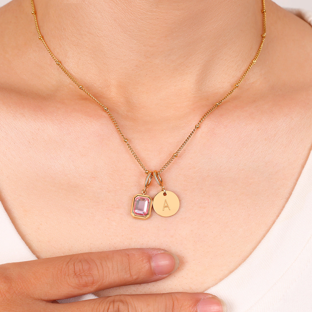 Collana con baguette, pietra portafortuna e iniziale