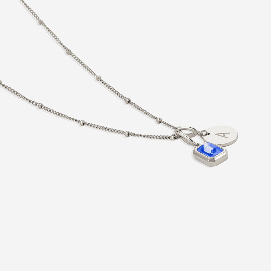 Collana con baguette, pietra portafortuna e iniziale