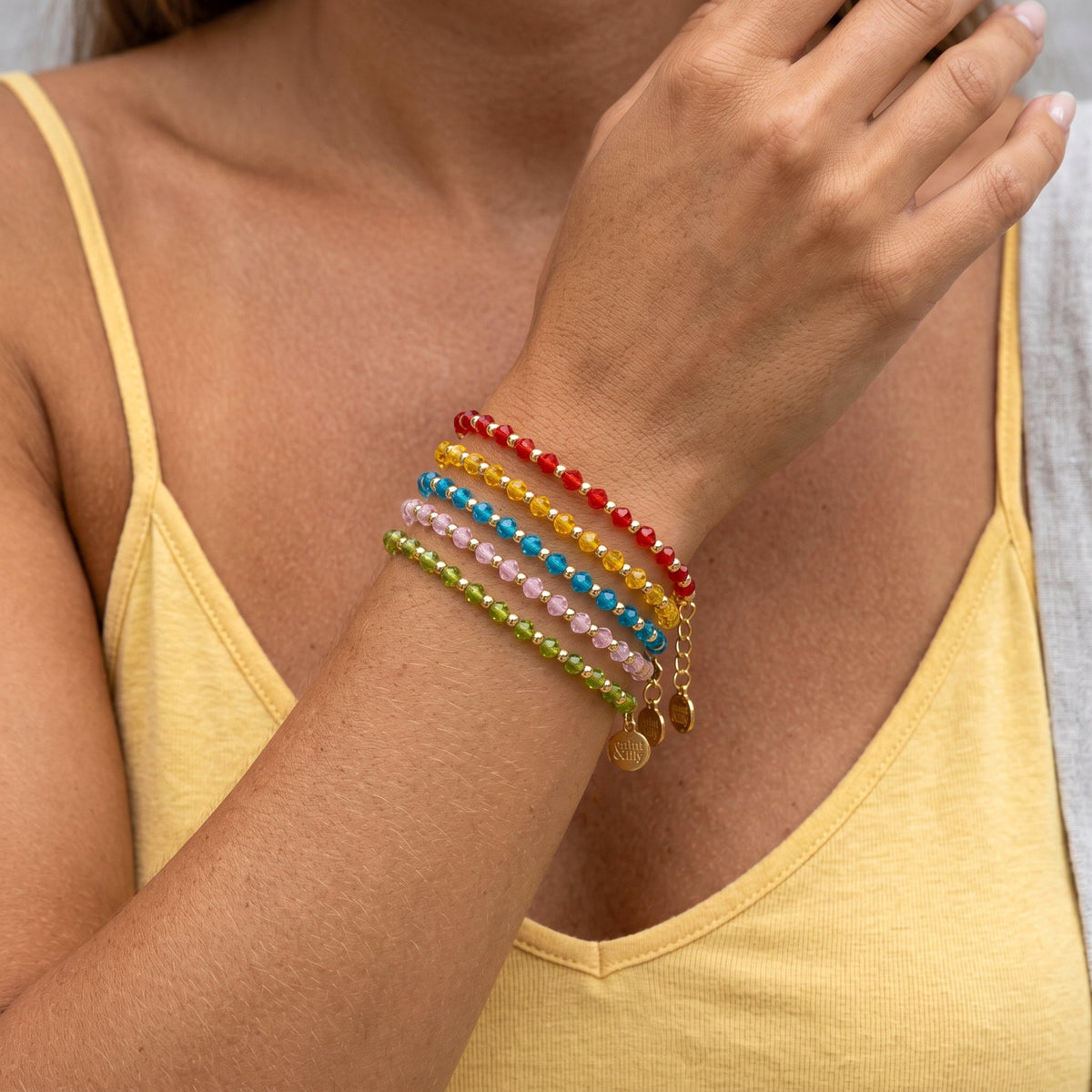 Geburtsstein- und Goldperlenarmband