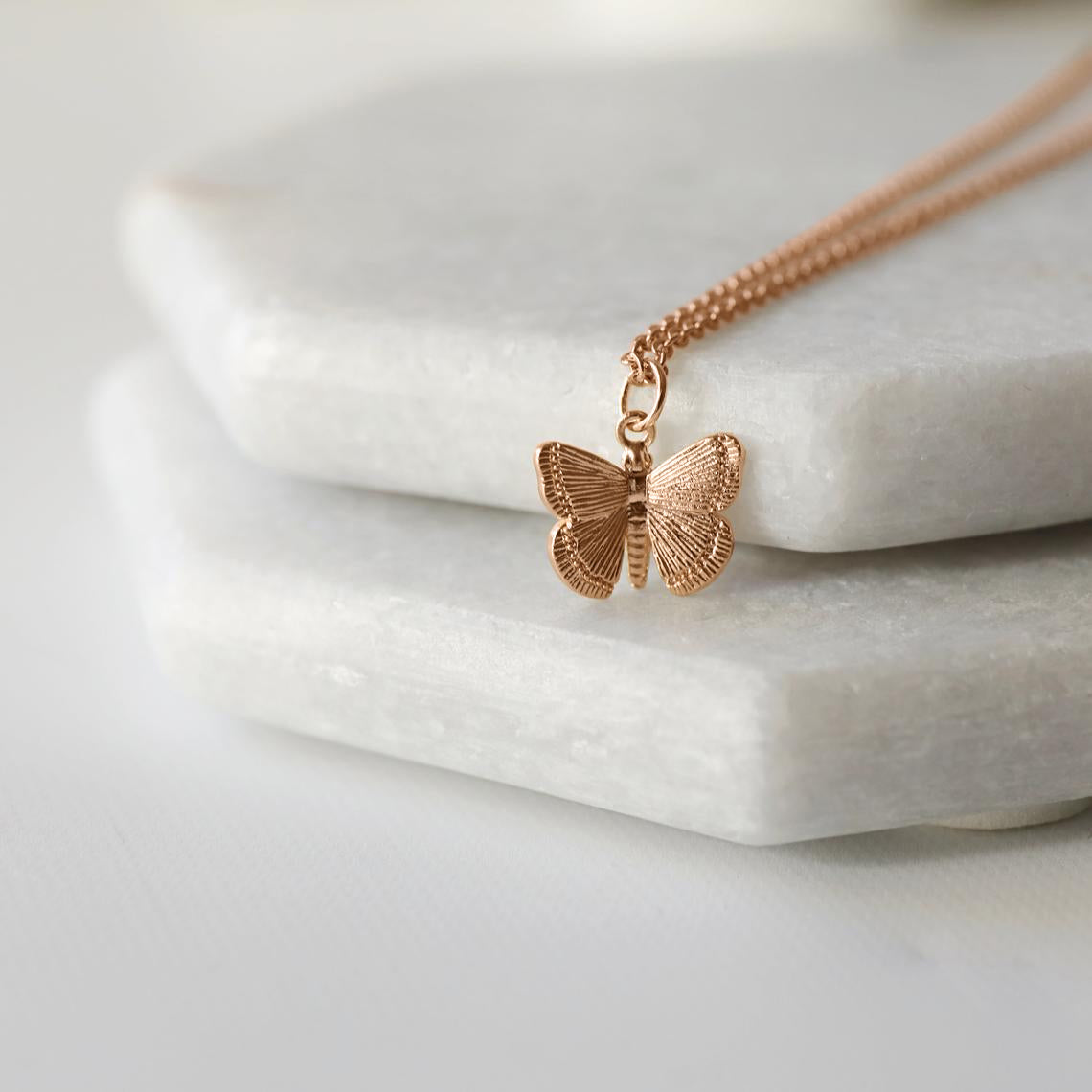 Collana con ciondolo a farfalla