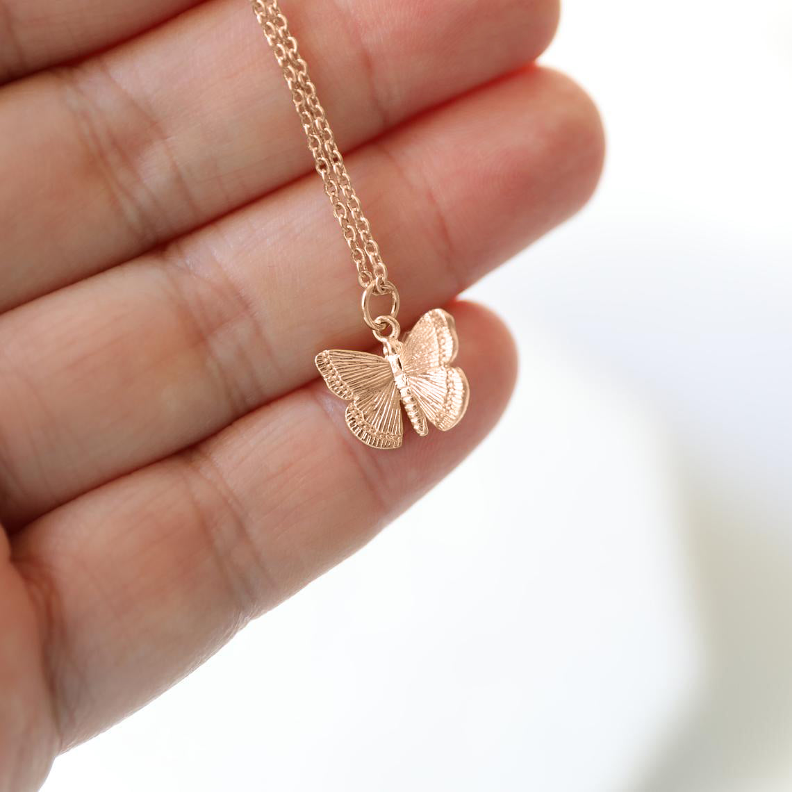 Collana con ciondolo a farfalla