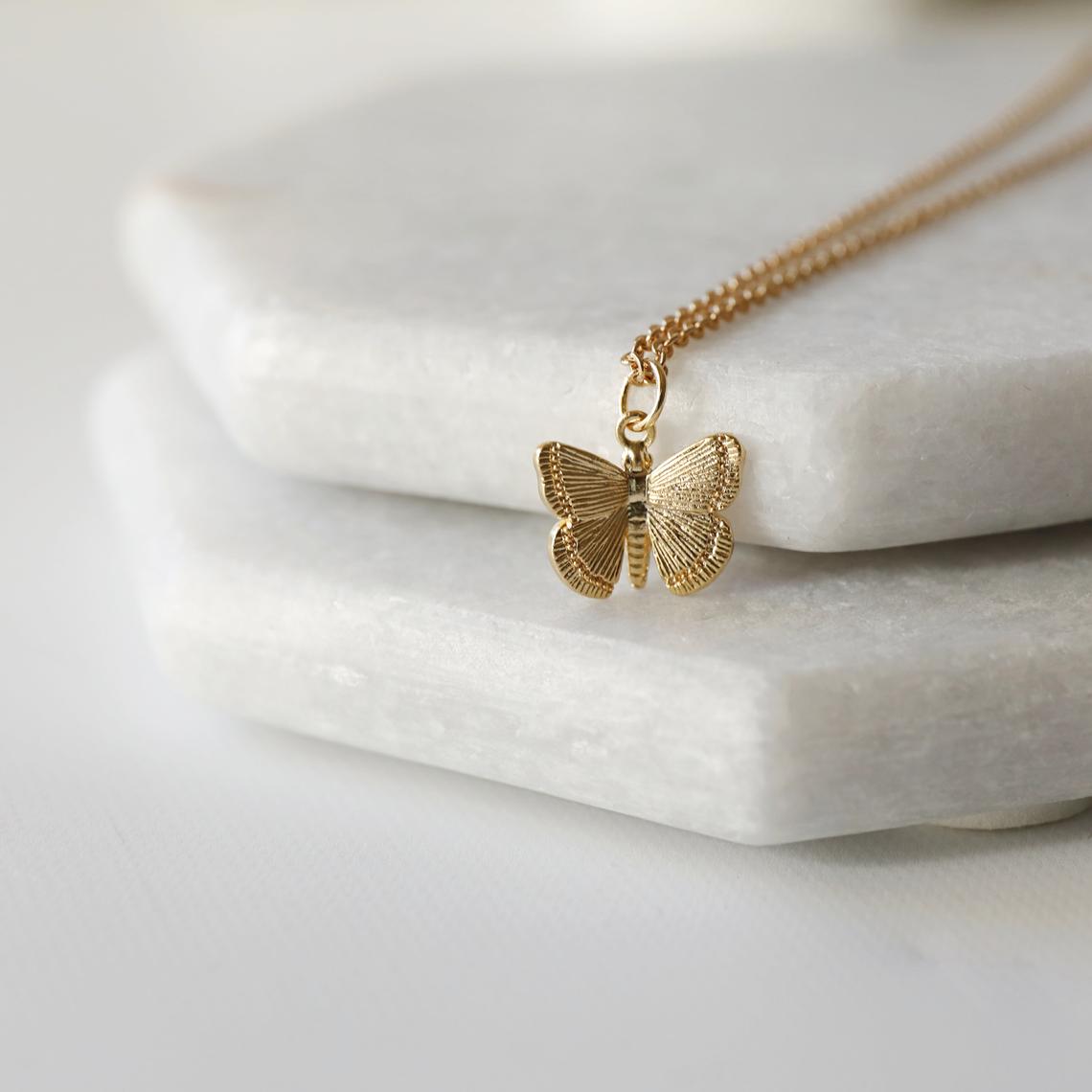 Collana con ciondolo a farfalla
