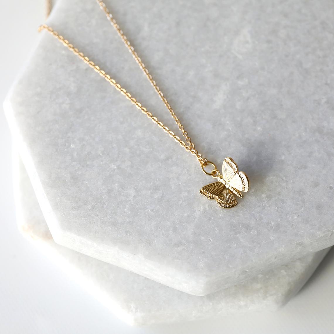 Collana con ciondolo a farfalla