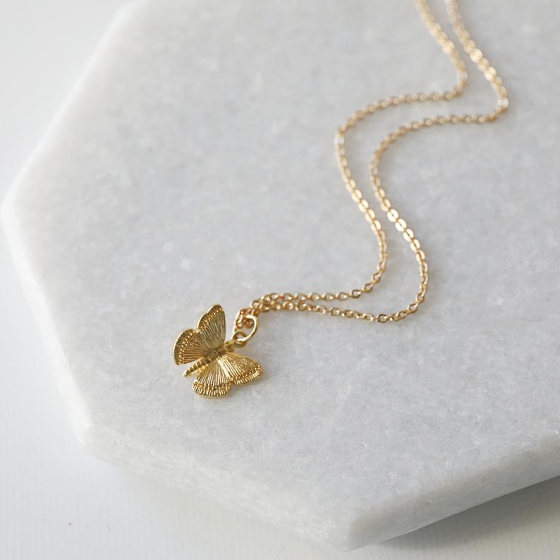 Collana con ciondolo a farfalla